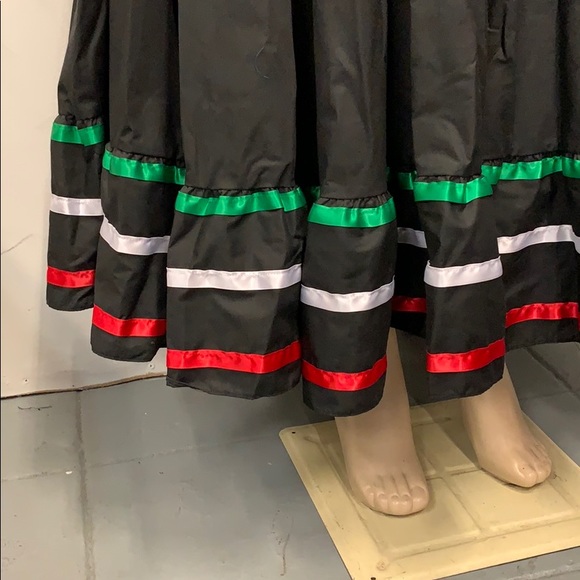 Beautiful folkloric Mexican skirt - Picture 3 of 5